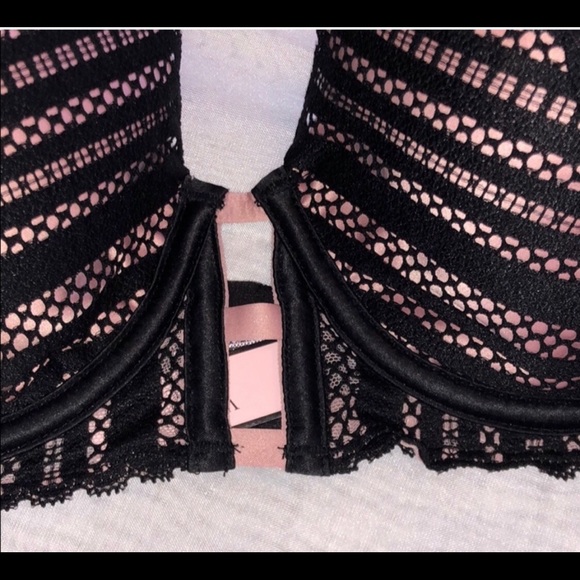 Victoria’s Secret bra black lace lightly lined 32DD NWT Price is Firm - Picture 2 of 4